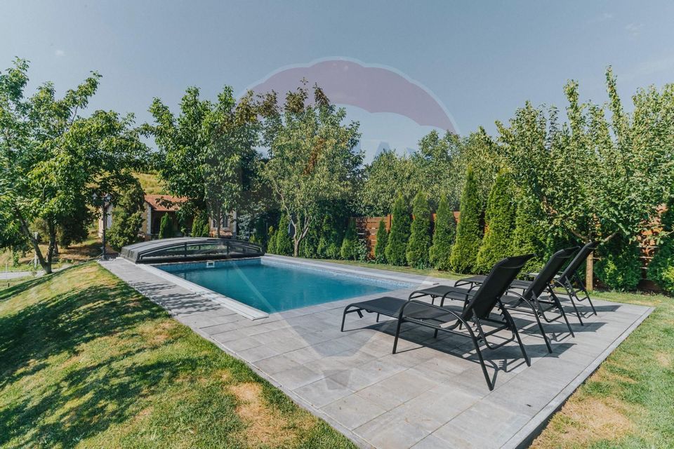 Ready to Move Family Home with Heated Pool – Gheorghe Doja Street, Ora