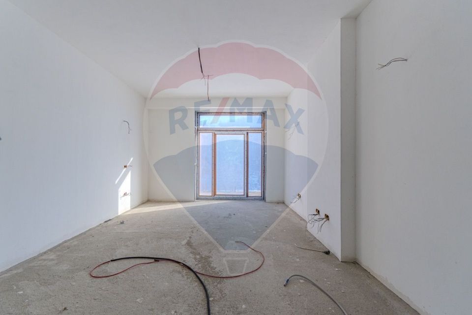 Activ Hotelier SubEvaluat | 18.000 mp construiti | 3 ha teren | BRASOV