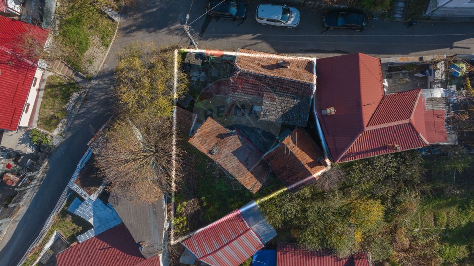 Casă demolabilă, cu teren și panoramă în Scheii Brasovului