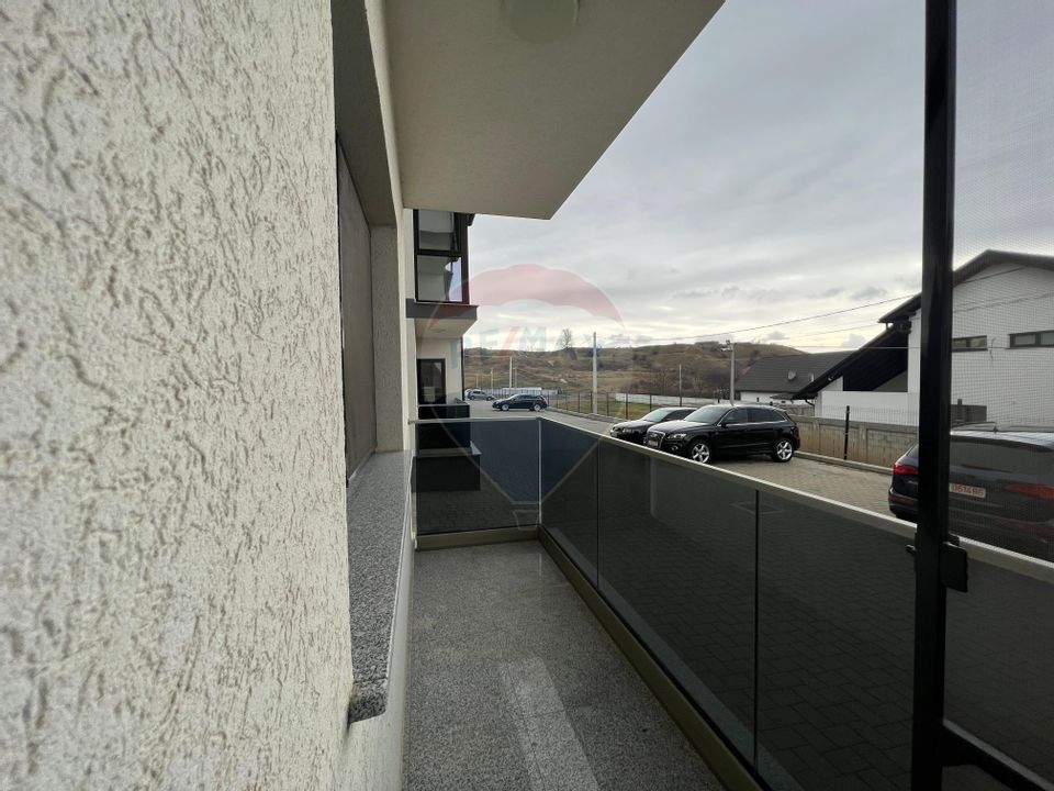 Apartament nou, 3 camere, curte proprie 50mp, de vânzare