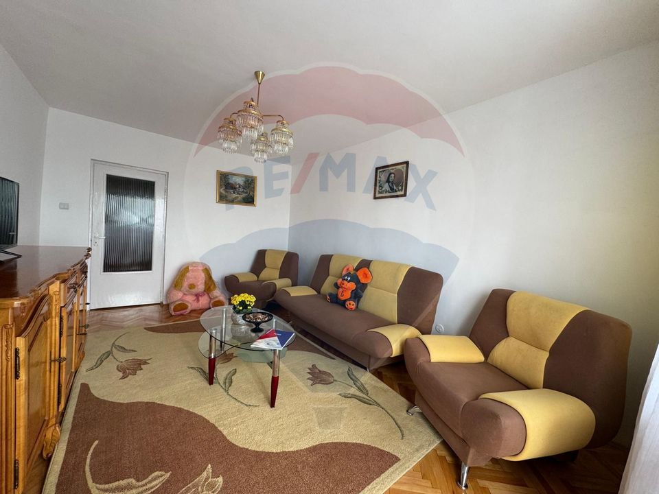 Apartament 3 cam.decomandat  cu centrala-Piata Uta/stadion