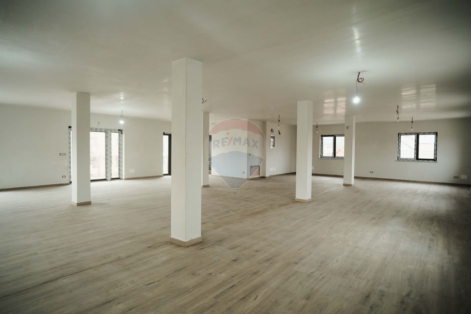 400sq.m Commercial Space for rent