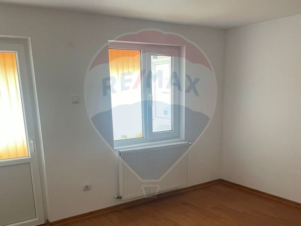 Casă / Vilă cu 6 camere de vânzare Leontinesti - Bacau