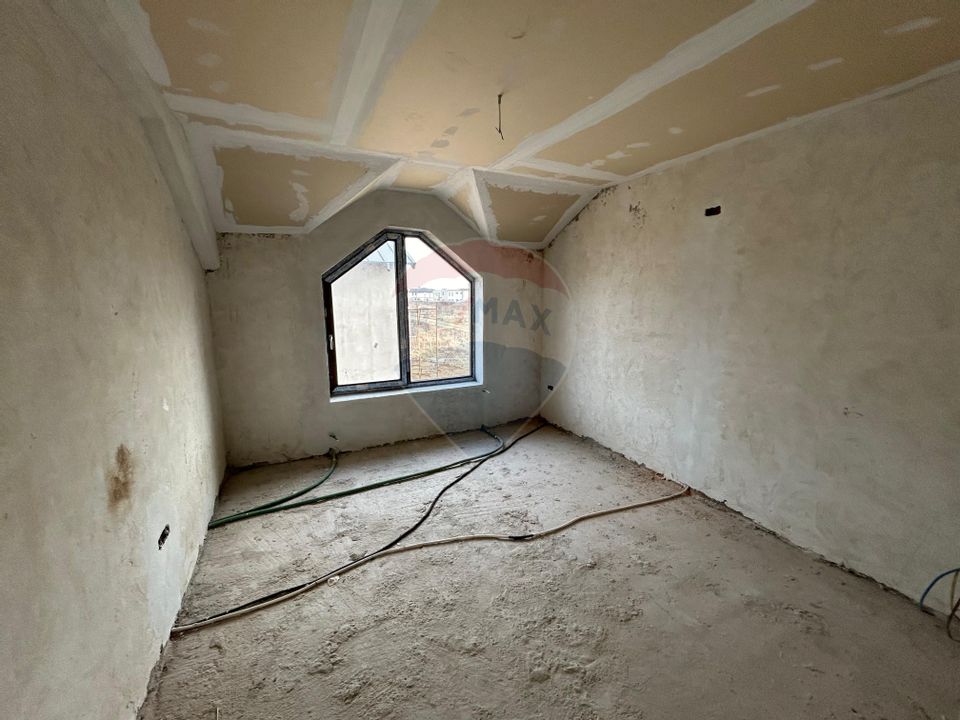 Casă / Vilă cu 4 camere de vânzare