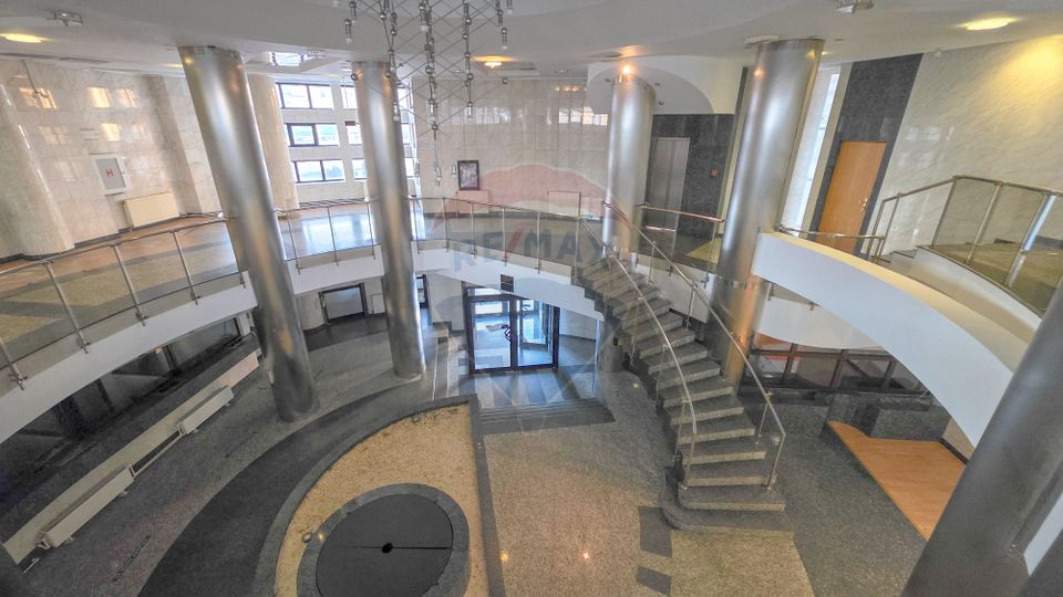 De inchiriat spatiu comercial ultracentral, Piata Revolutiei - Bacau