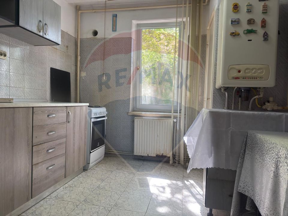 Apartament cu 4 camere de vânzare la vile, zona Ultracentrală