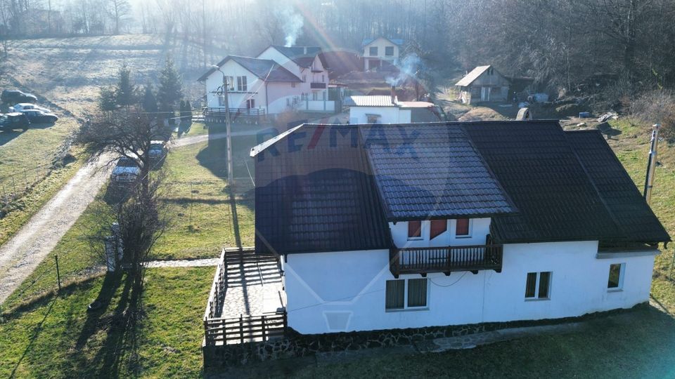 Casă / Vilă cu 7 camere   în zona Bran-Tohanita