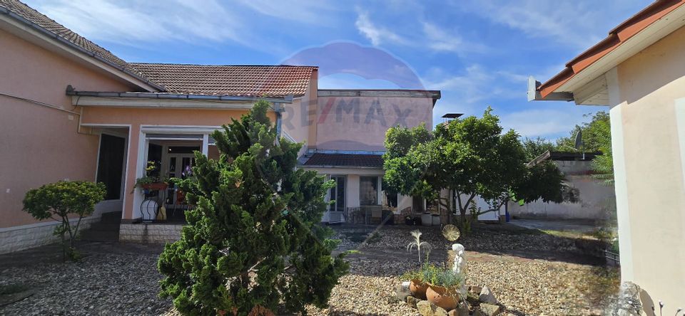 8 room House / Villa for sale, Central area