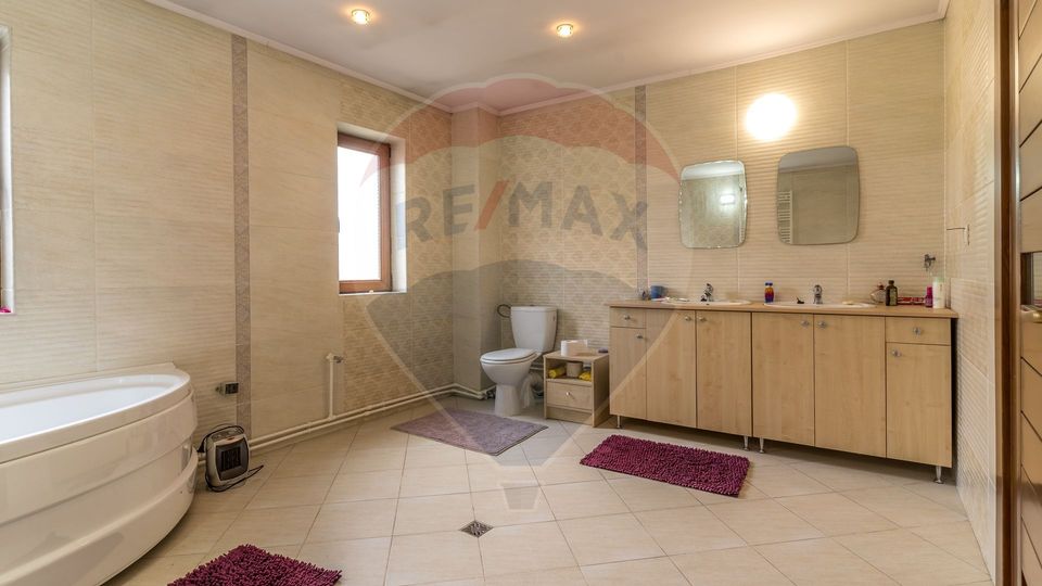 Casa cu 6 camere de vanzare, zona Centrala, Huedin