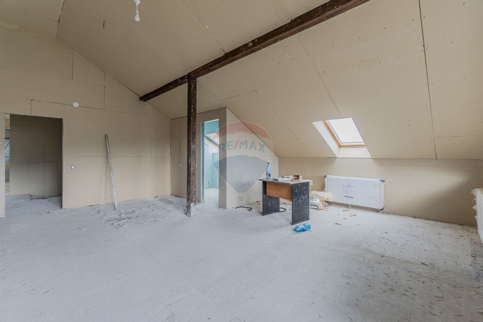 Cladire de 902 mp utili de vânzare, zona Grivitei - DN 13, COMISION 0