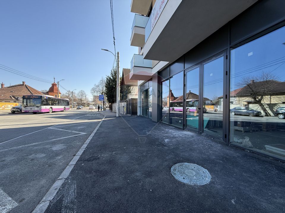 150sq.m Commercial Space for rent, Semicentral area