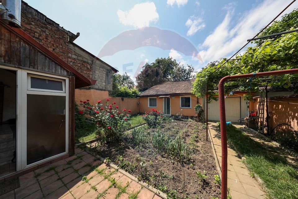 Vilă cu 4 camere de vânzare în zona Florilor