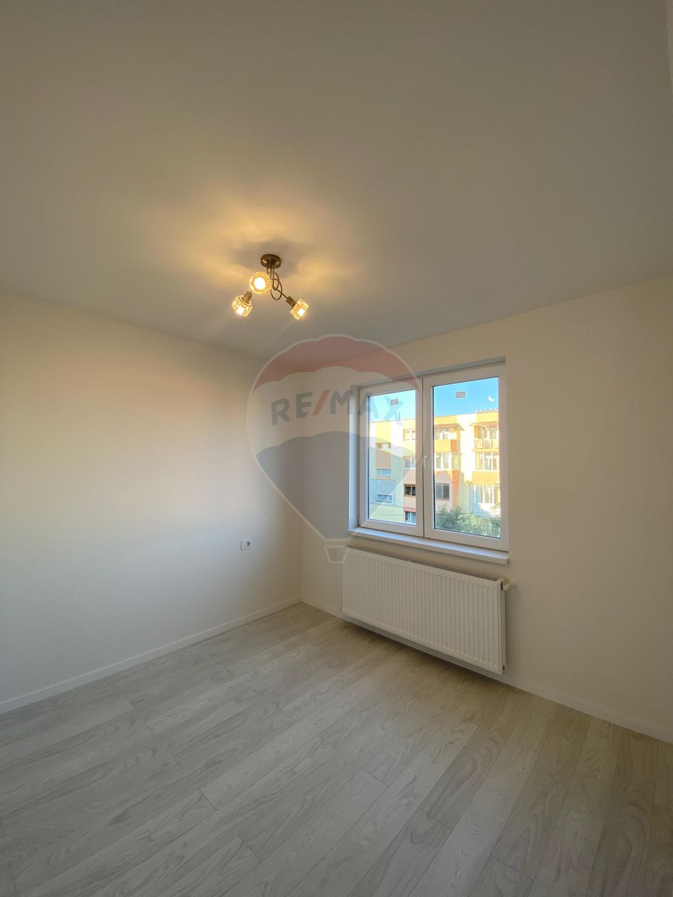 Apartament cu 3 camere de vânzare