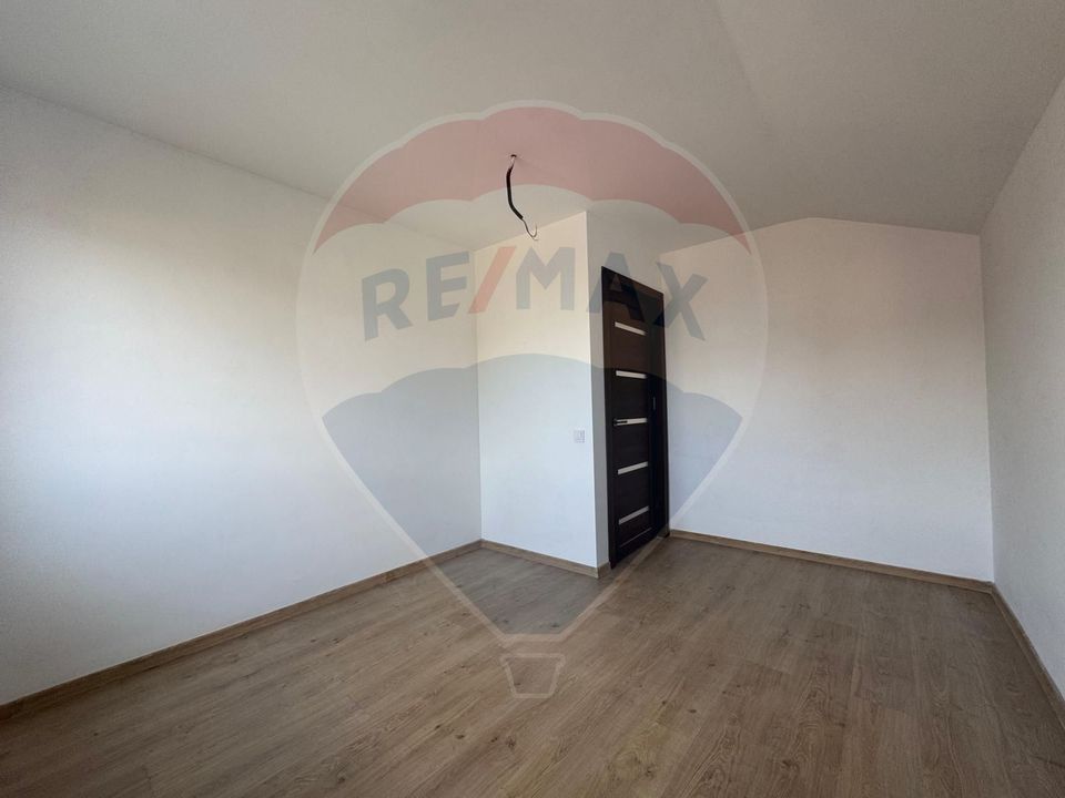 House / Villa with 4 rooms Domnesti