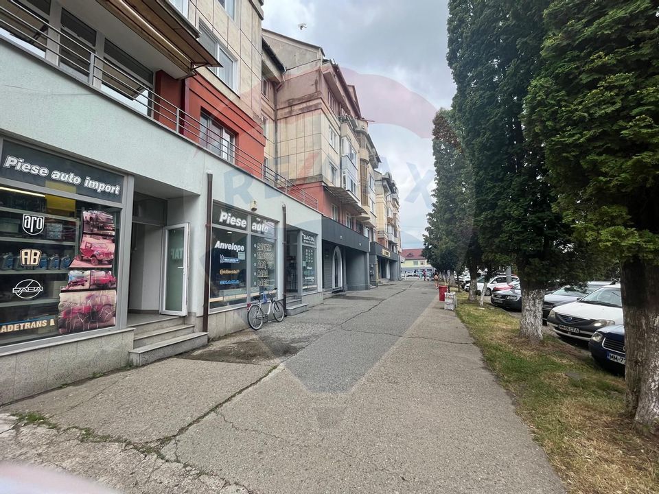 Apartament cu 4 camere de vânzare,  str. 1 Decembrie 1918