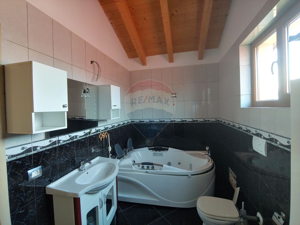 Casă / Vilă de lux cu 5 camere de vânzare în Vadu Moldovei, Suceava