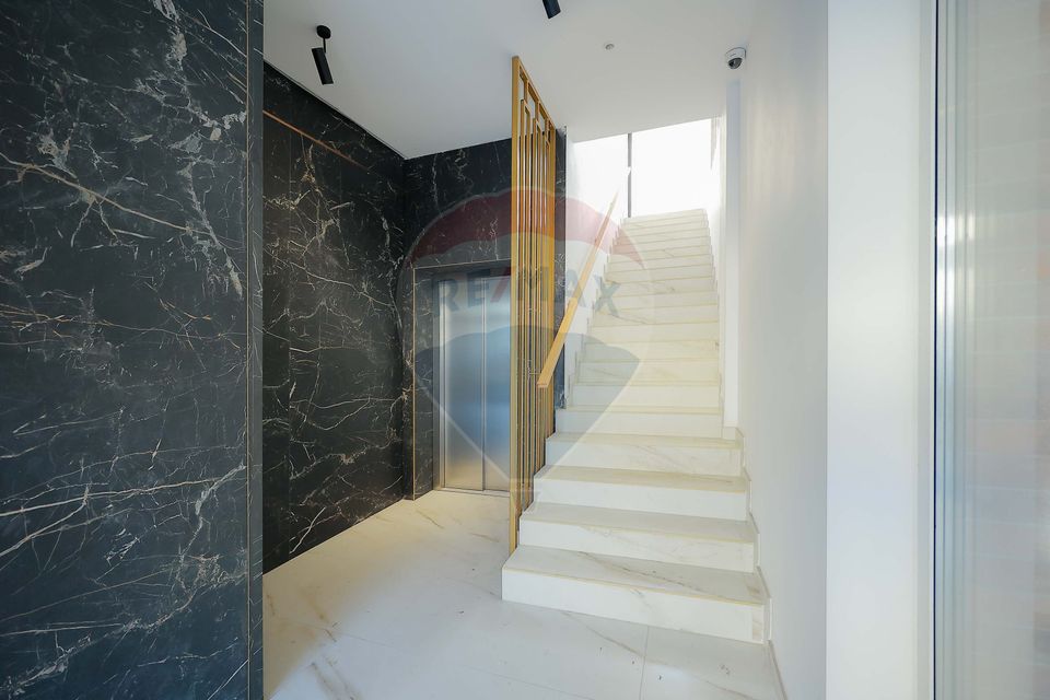 Apartament de închiriat cu 2 camere și parcare, ultracentral, Oradea