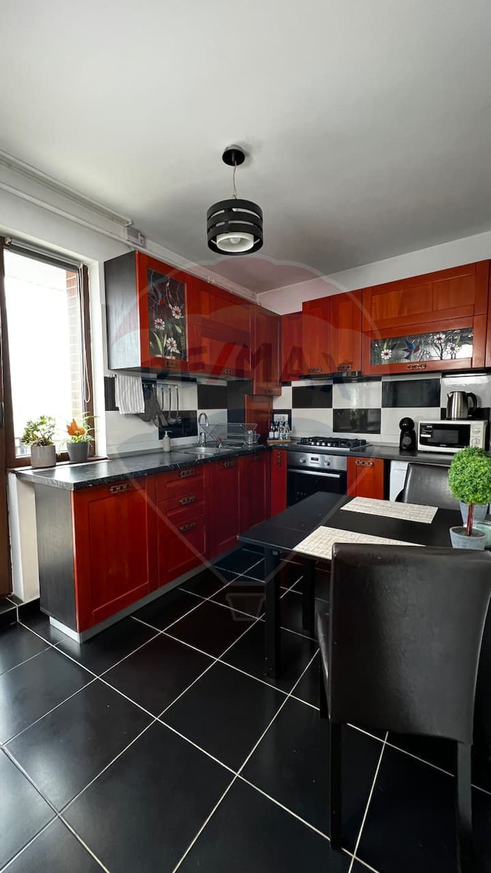 De inchiriat apartament central si cochet