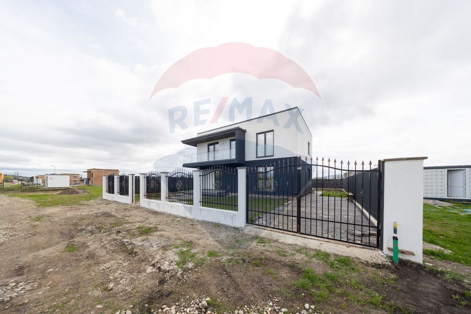 Vila moderna cu 4 camere,  P+E - teren 501 mp