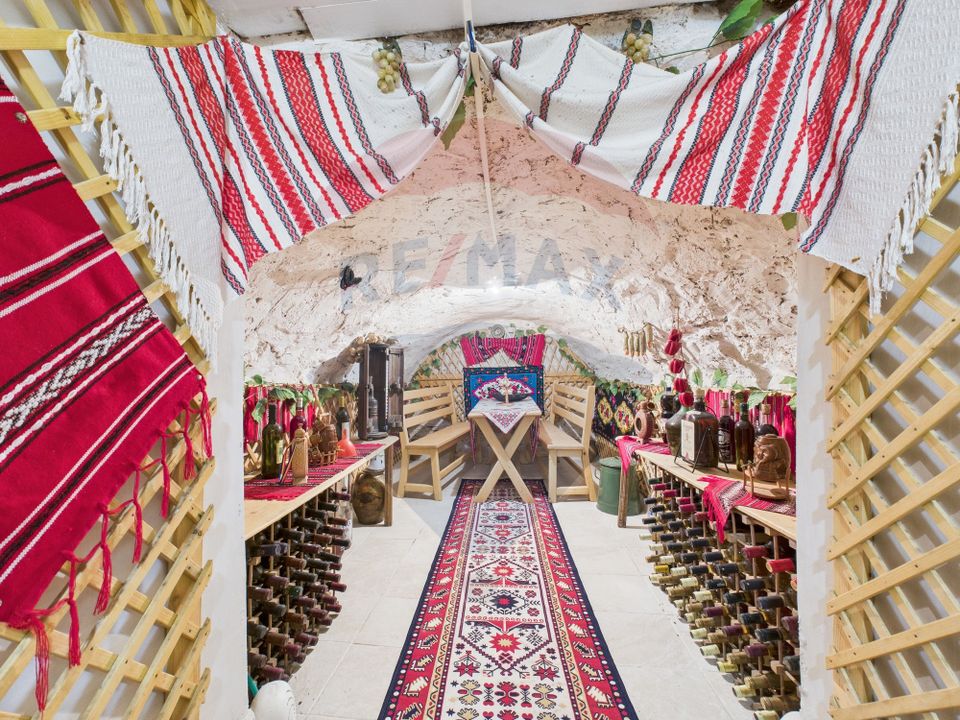 Casă / Vilă cu 5 camere de vânzare în orașul Negru Vodă, zona Central