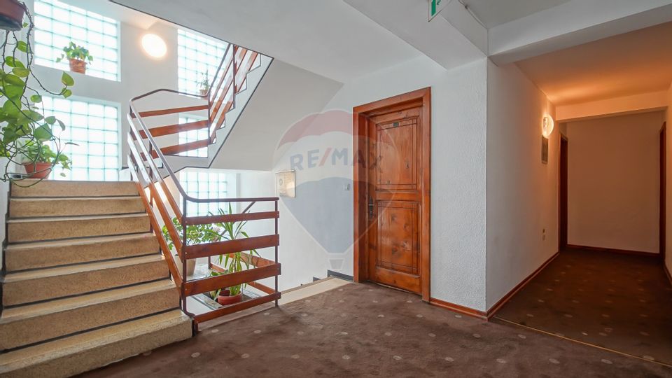 Comision 0 %! Pensiune cu 12 camere de vânzare, str. De Mijloc!