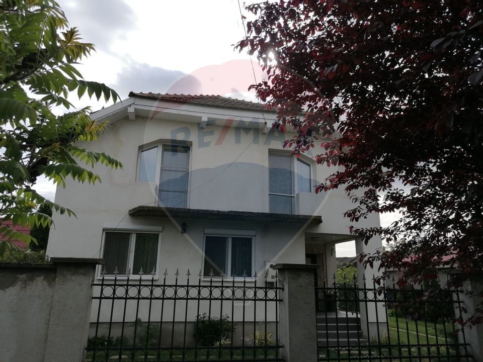 Vilă  P+M  constructie noua cu teren 1422 mp.CICIR