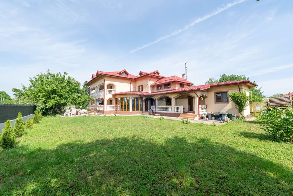 Casa - Vila de vanzare, 10 camere, teren 1800mp, Bacu, Joita