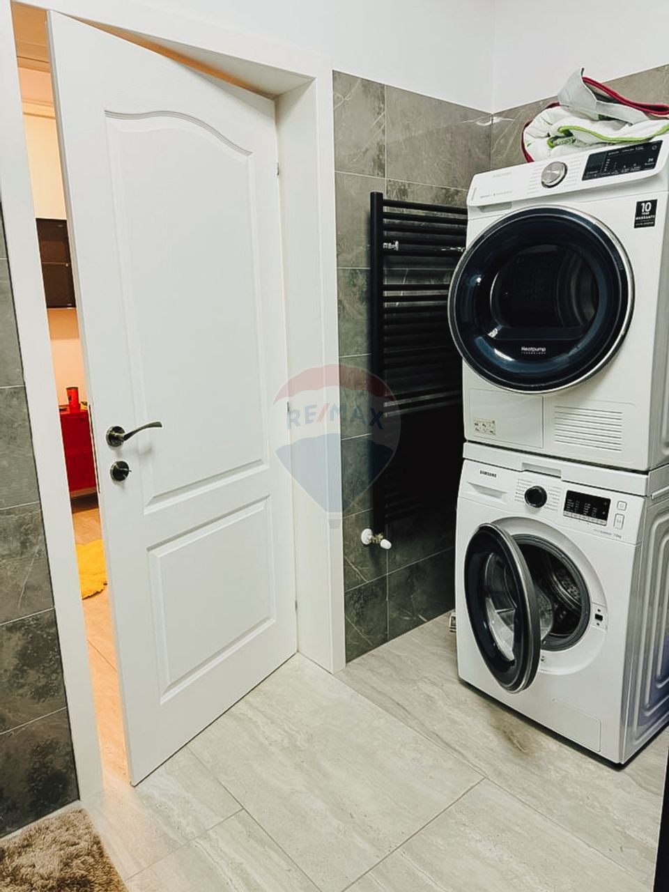 Apartament cu 3 camere de vânzare în zona Central