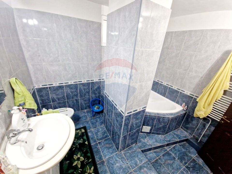 Apartament cu 3 camere de vânzare în zona Darmanesti