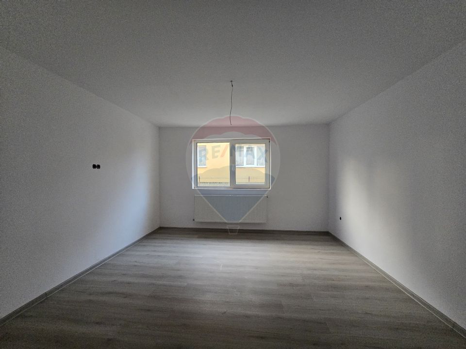 Apartament cu 4 camere de vânzare COMISION 0%