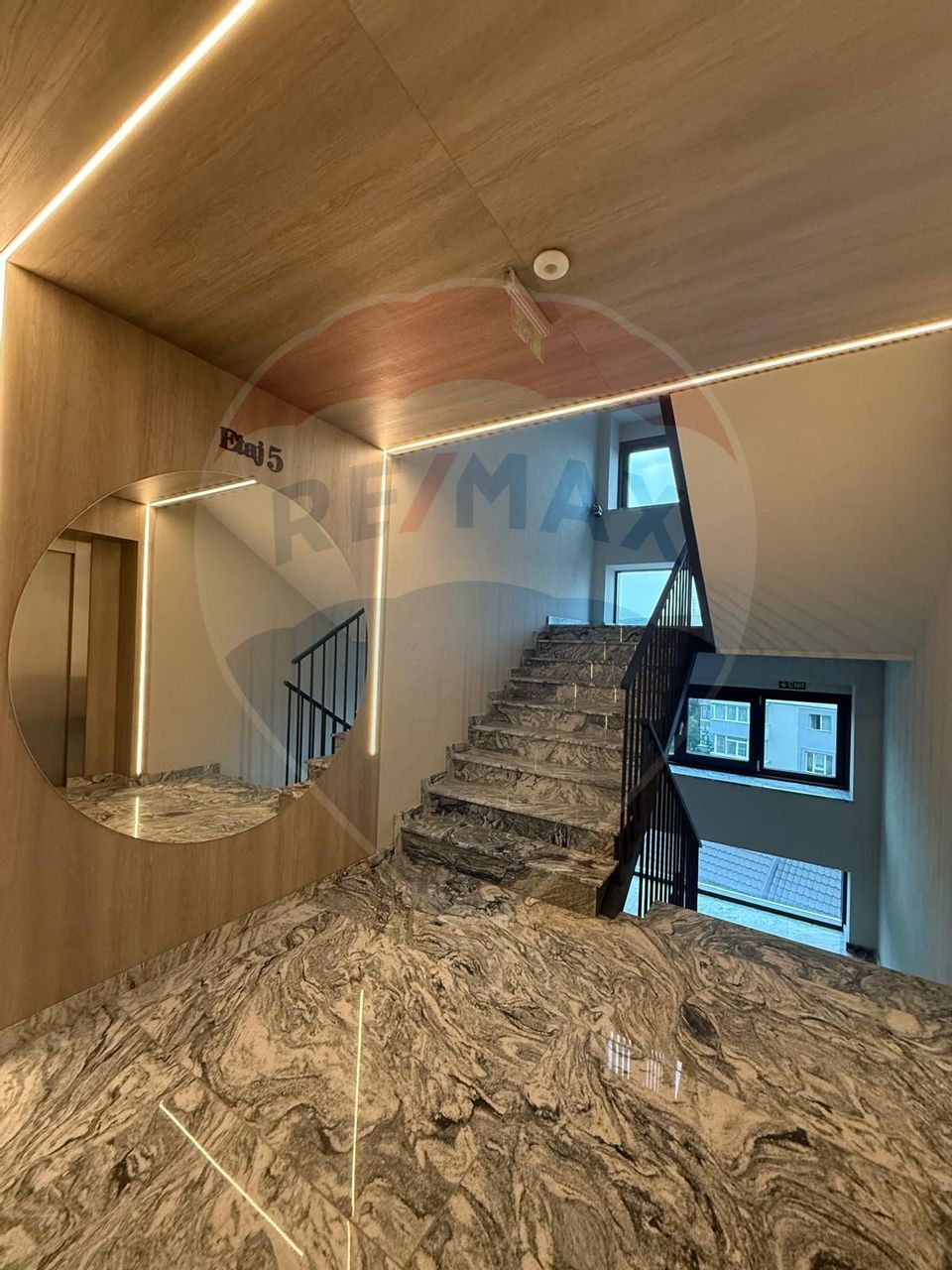 Apartament cu 3 camere de vânzare în zona Burdujeni