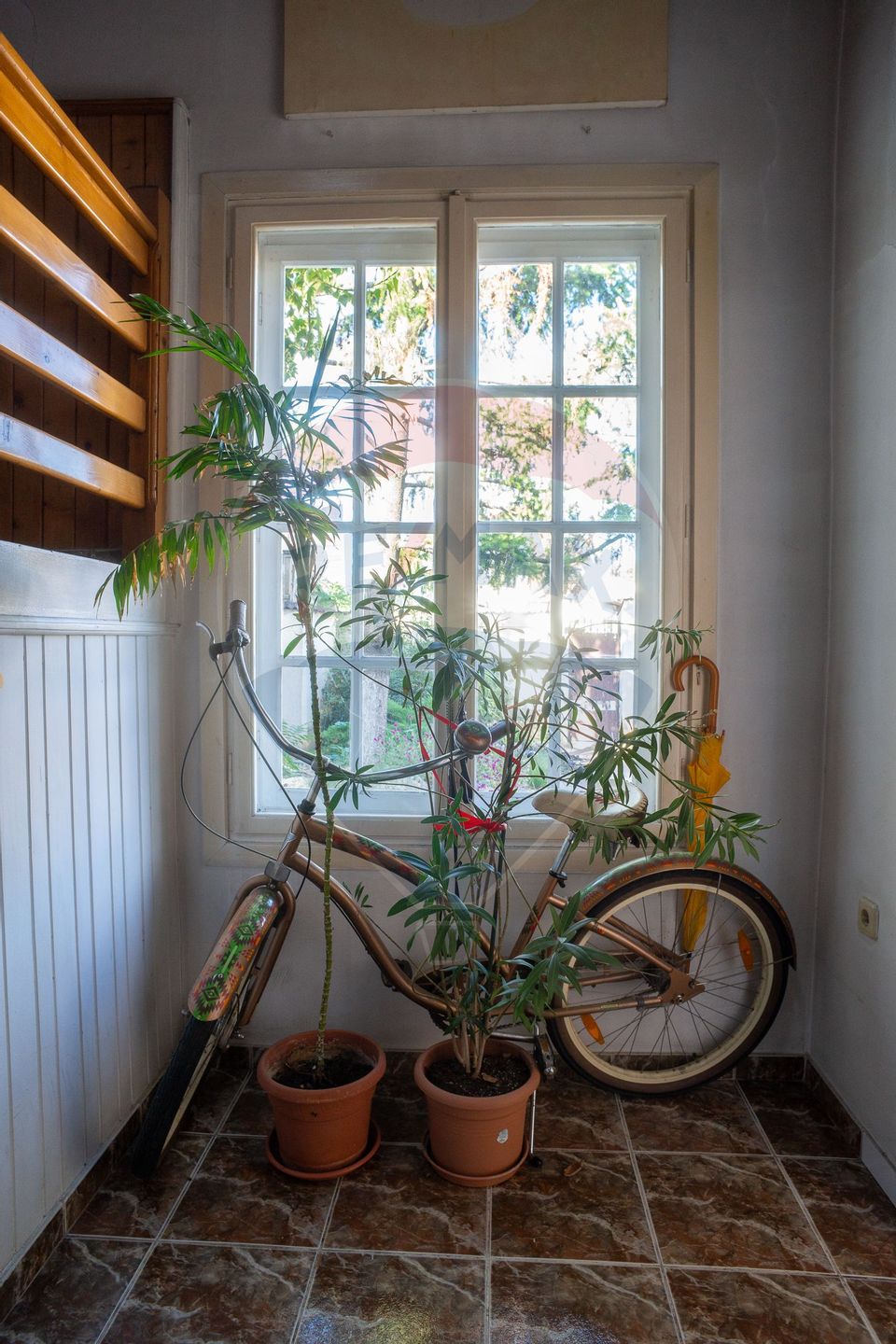 Casă / Vilă cu 10 camere si teren generos, Sos. Salaj