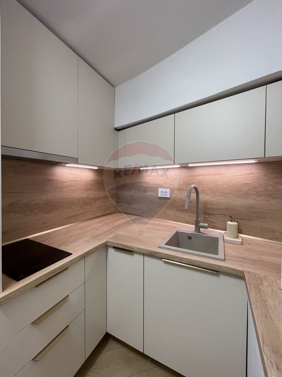 Vanzare apartament 3 camere Rond Alba Iulia renovat complet