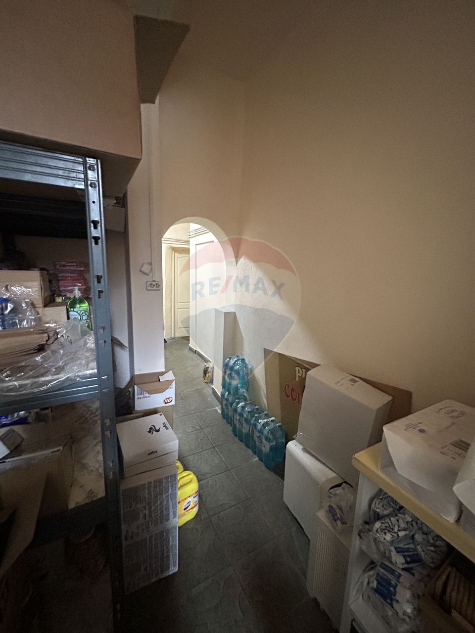 40sq.m Commercial Space for rent, Sud-Est area