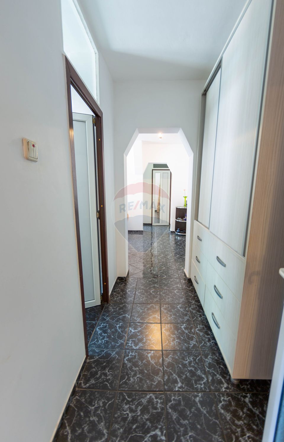 Spacious apartment for sale with 4 rooms, 2 bathrooms Răcădău