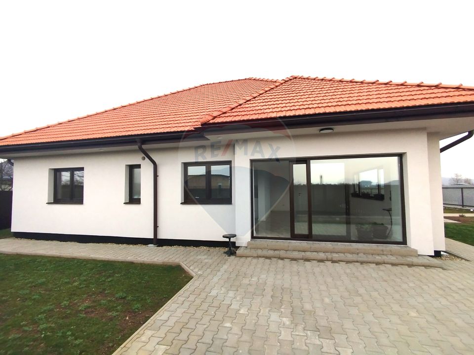 Casă / Vilă cu 4 camere de vânzare/zona Harman