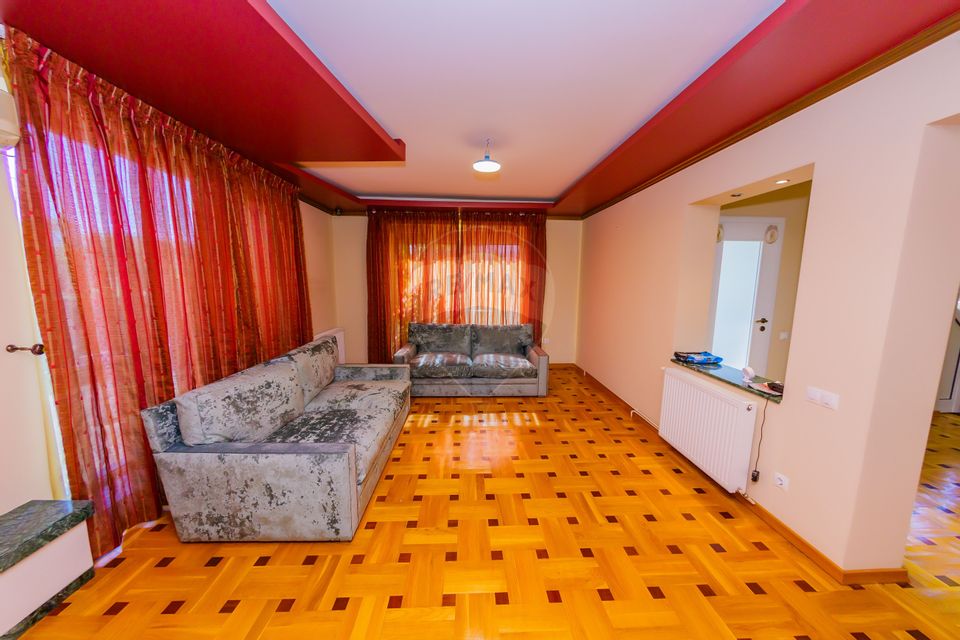 Vilă cu 5 camere de închiriat