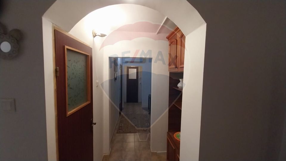 Apartament cu 3 camere decomandate în Lapus-Decebal