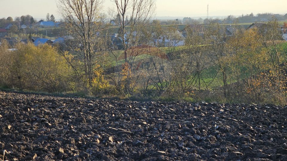 Teren extravilan 6,100mp Stroiesti / Soseaua DN17, Suceava