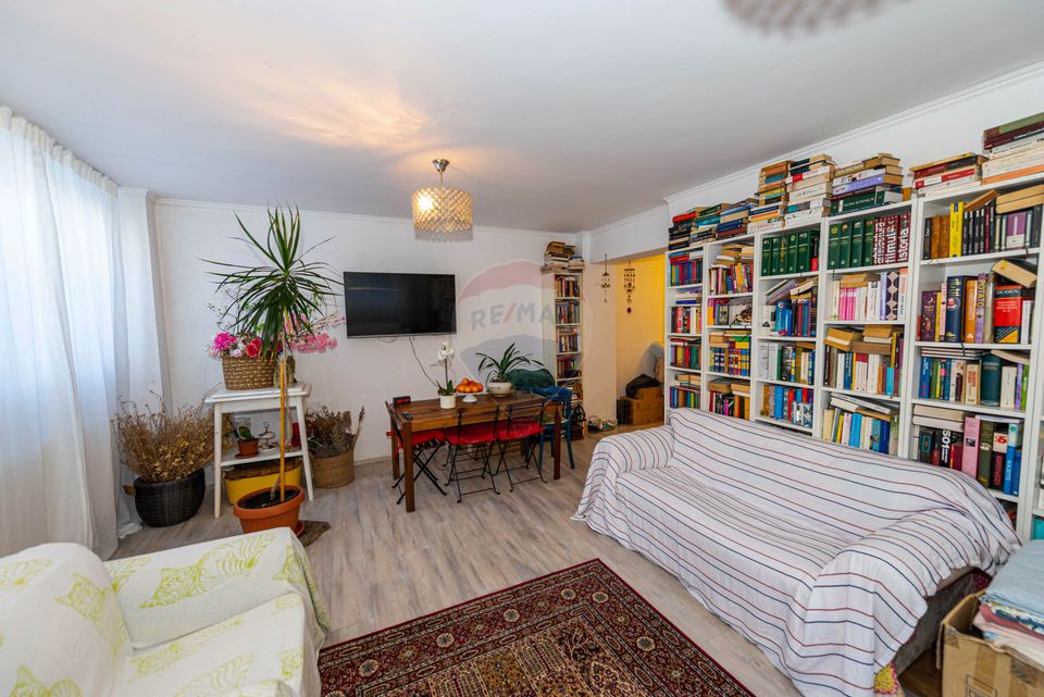 Apartament deosebit 3 camere, decomandat, vanzare, 100mp curte proprie