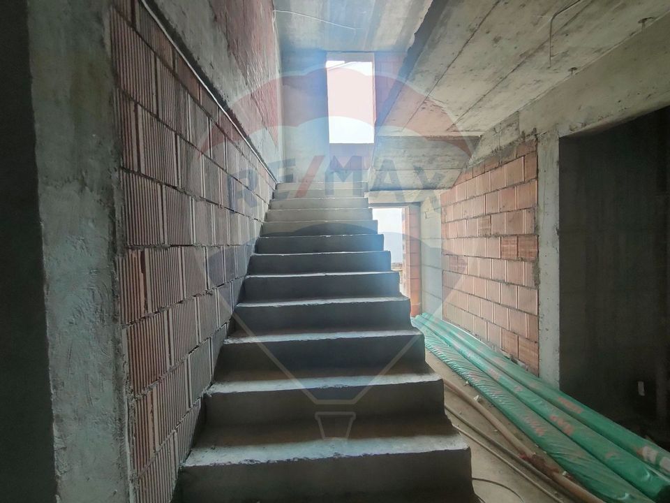 Apartament de vanzare cu gradina