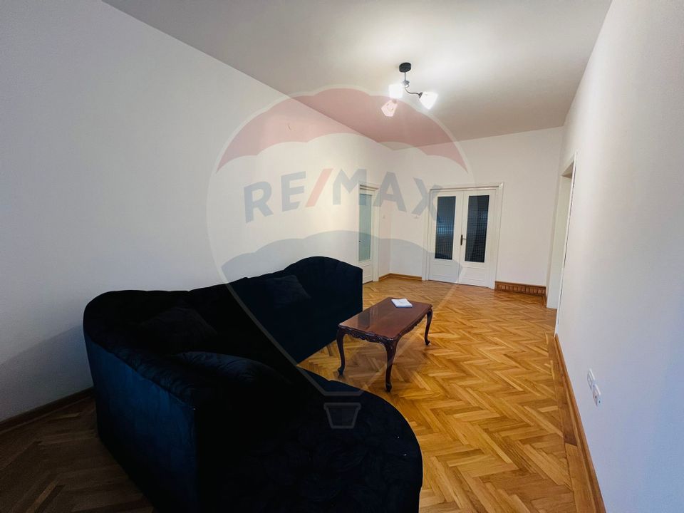 Apartament boem 5 camere zona ultracentrala etajul 1