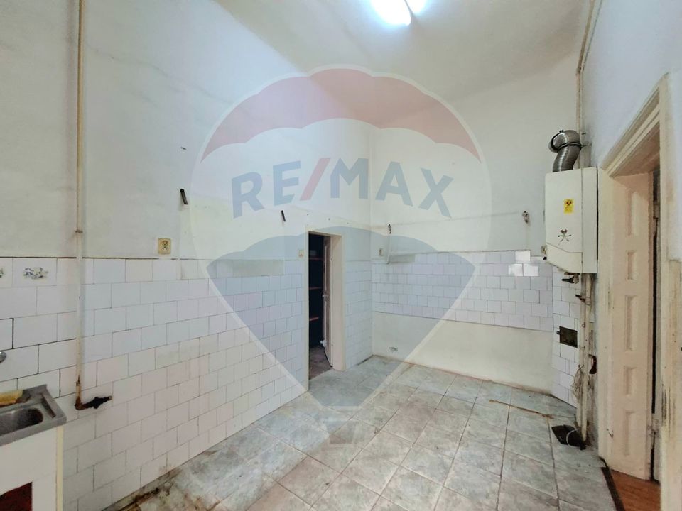 Proprietate centrală Arad,  cotă teren mare, acces auto