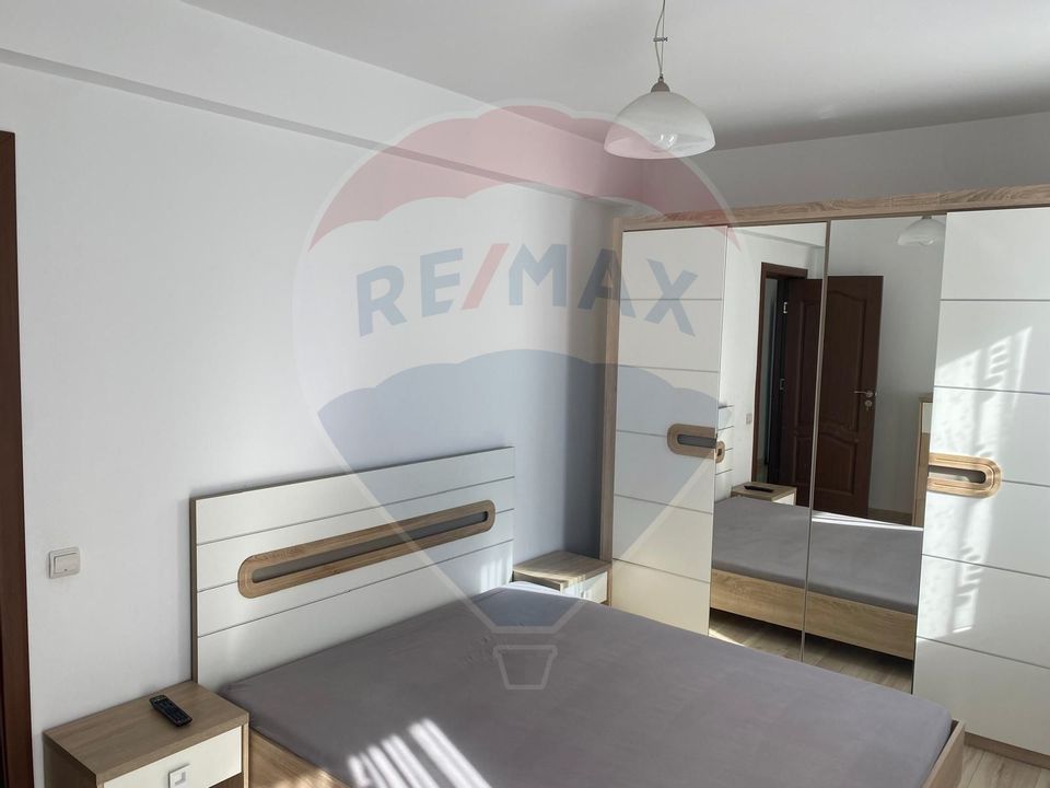 Apartament cu 3 camere de închiriat, loc de parcare