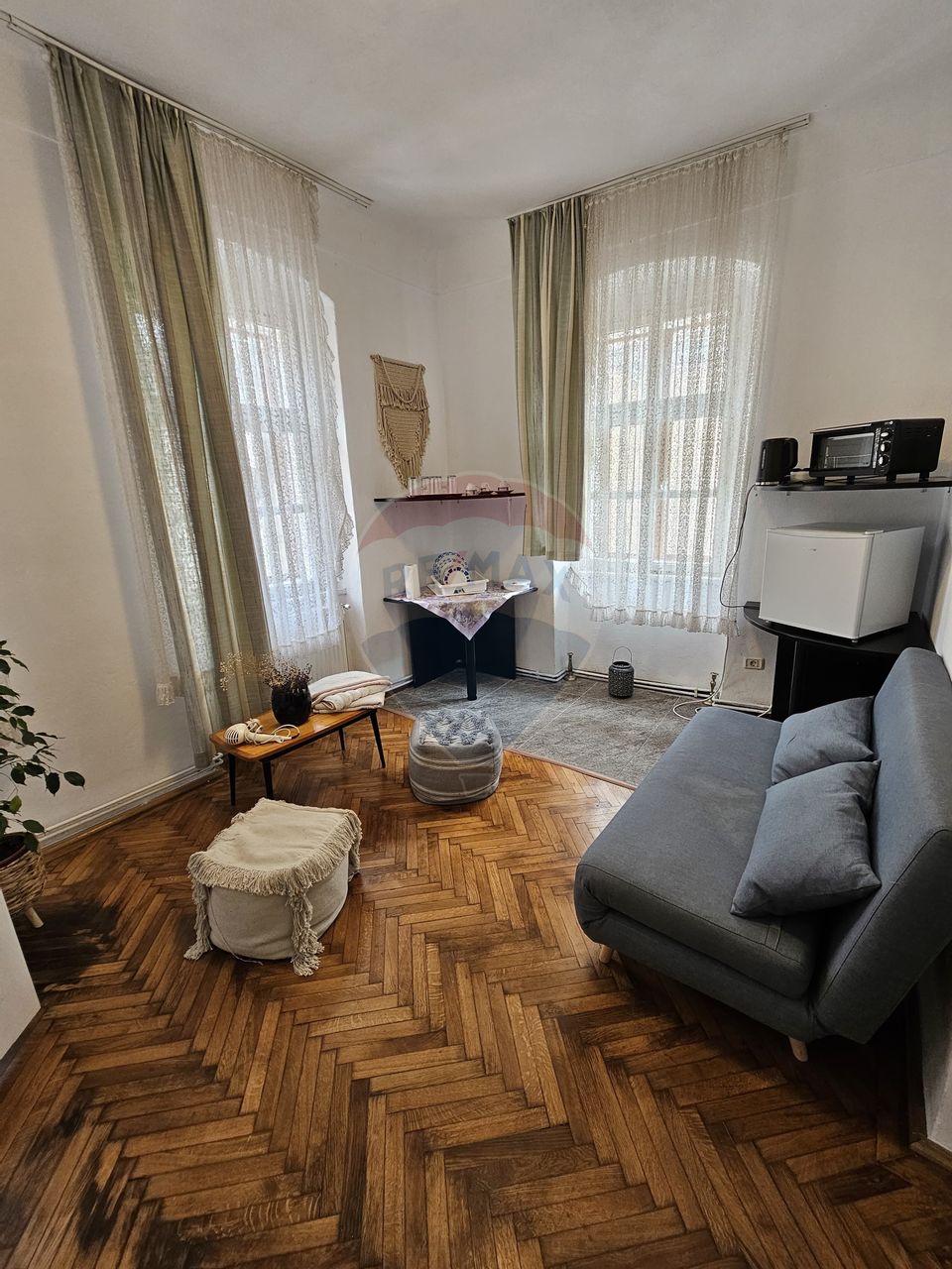 Apartament ultracentral cu 3 camere de închiriat