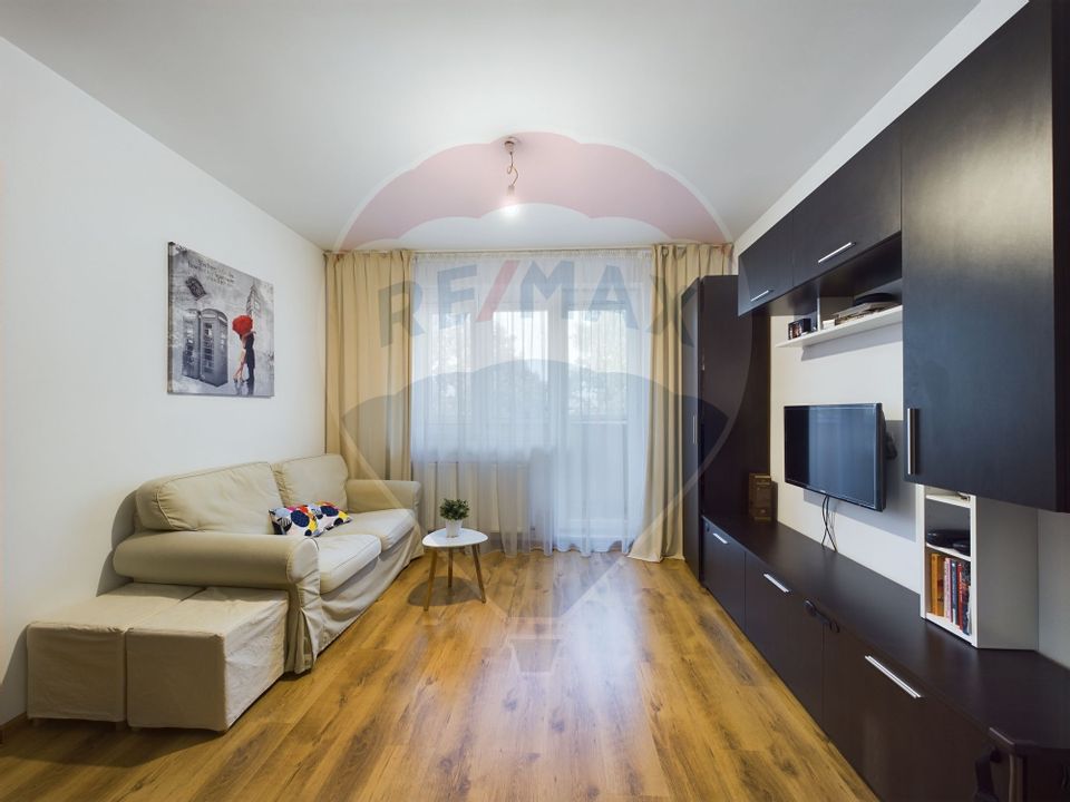 Apartament cu 3 camere de vânzare în zona Aparatorii Patriei