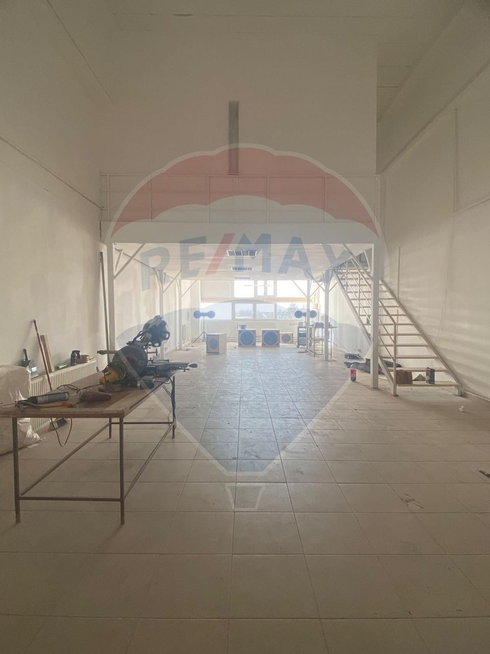 DE INCHIRIAT Spații comerciale intre 190-1500 mp în Sectorul 1