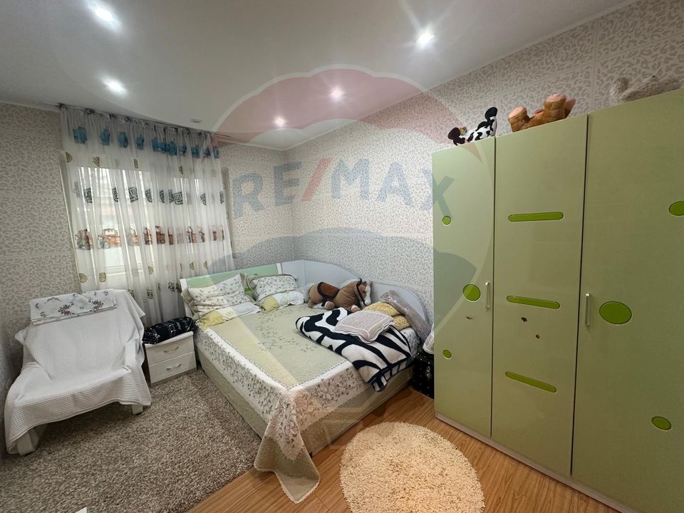 Casă spațioasă 6 camere, 2 băi, garaj spatios și terasă