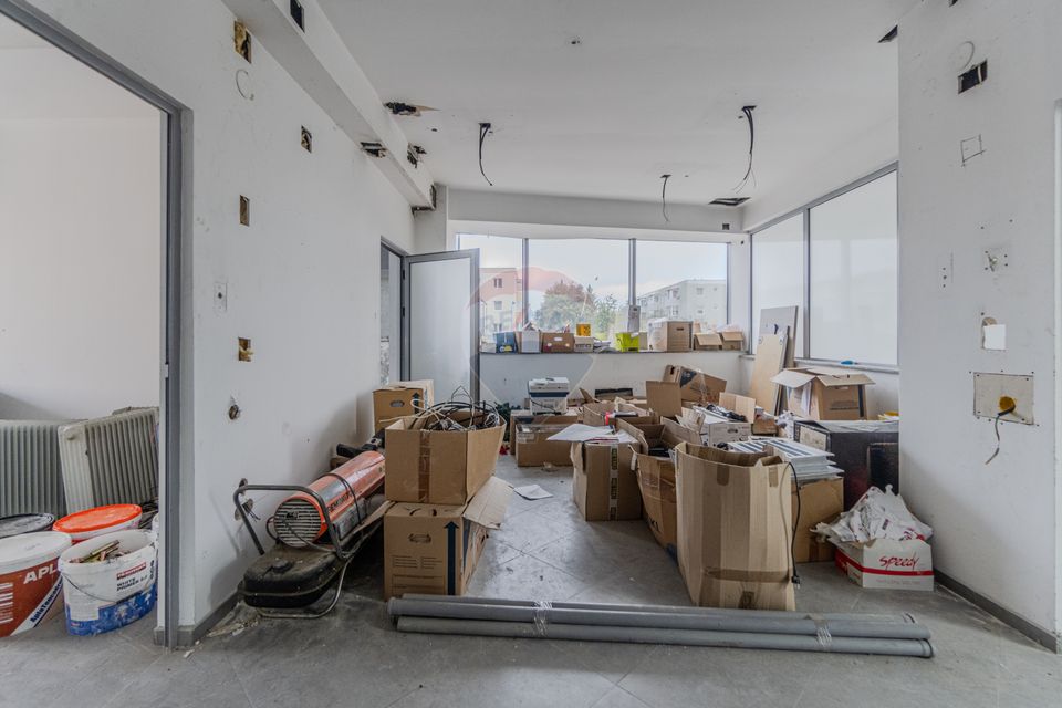 Cladire de 902 mp utili de vânzare, zona Grivitei - DN 13, COMISION 0