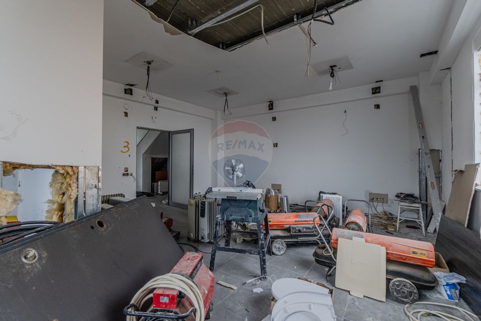 Cladire de 902 mp utili de vânzare, zona Grivitei - DN 13, COMISION 0